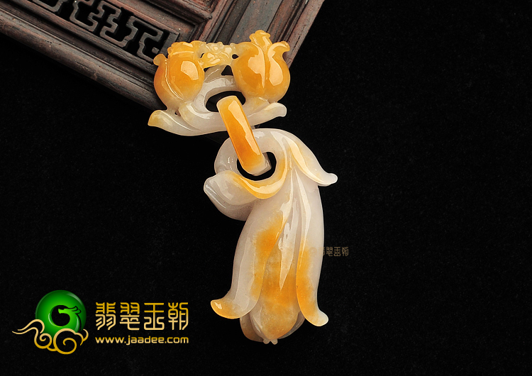 糯冰种黄翡玉兰花挂件