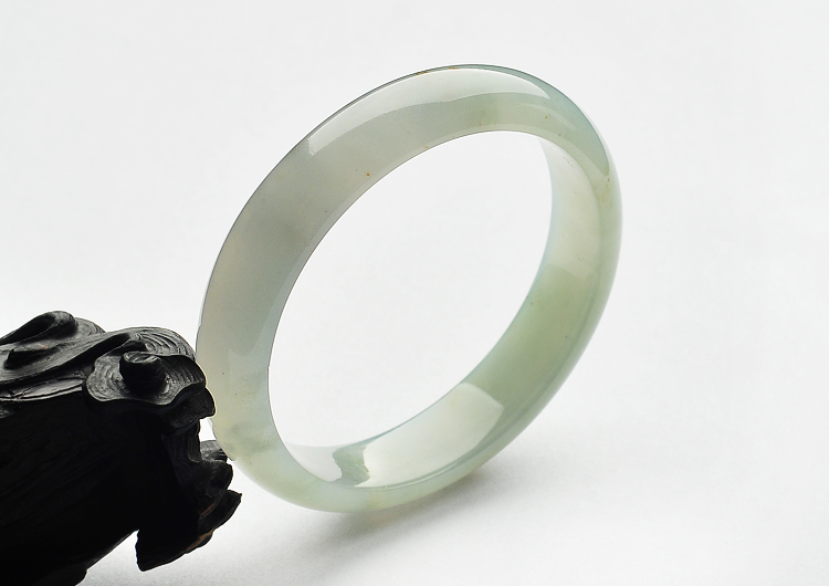 糯冰种晴水略带黄翡手镯（56.2mm）