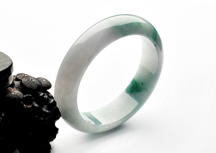 (超值推荐)糯冰种飘花手镯（58mm）