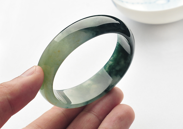 冰种飘花贵妃镯（54.2mm-47.2mm）
