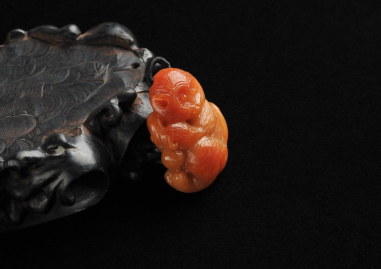 糯冰种红黄翡小猴挂件