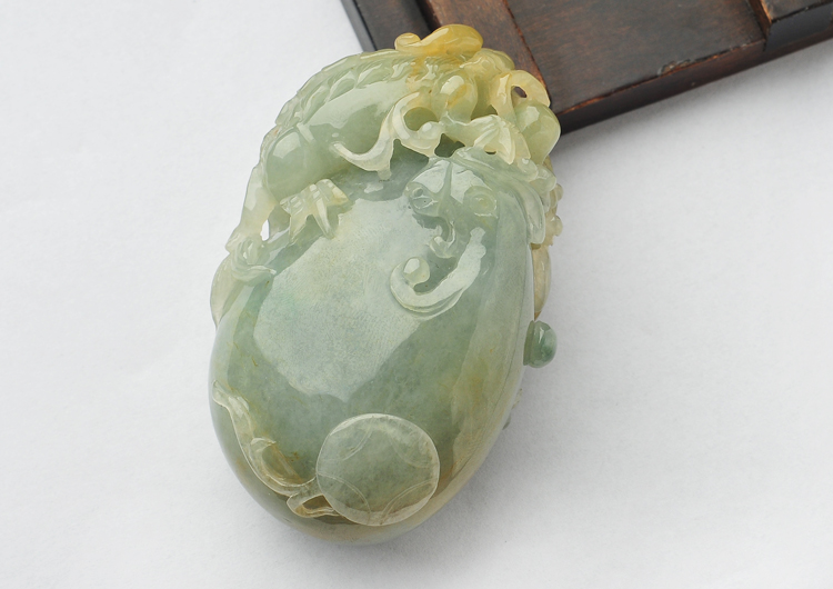 糯冰种褐黄翡貔貅手玩件