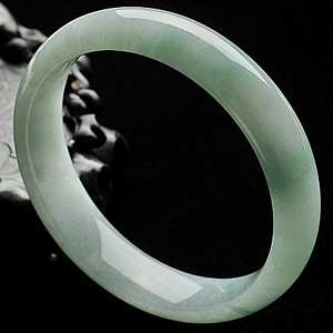 糯冰种略飘花手镯(58.2mm)