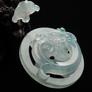 冰种略飘花龙牌挂件
