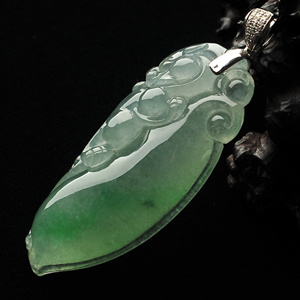 冰种略飘翠镶金扣福瓜挂件