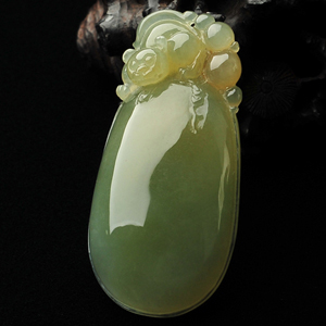 糯冰种褐黄翡福瓜挂件