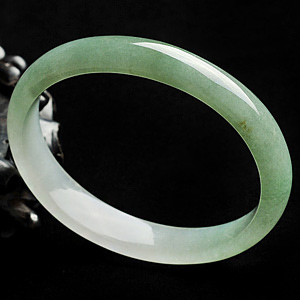 糯冰种晴水贵妃镯(55mm-47mm)