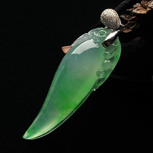 (超值推荐)冰种飘翠福瓜挂件（金扣）