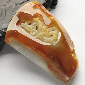 糯冰种褐黄翡仿古龙挂件
