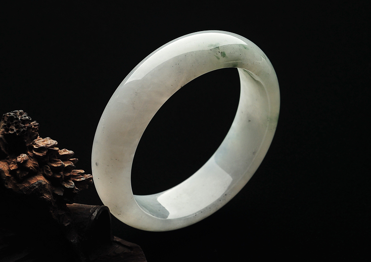 糯冰种略飘花手镯（58.5mm）