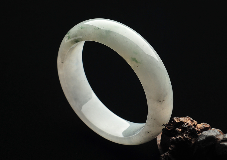 糯冰种略飘花手镯（58.5mm）