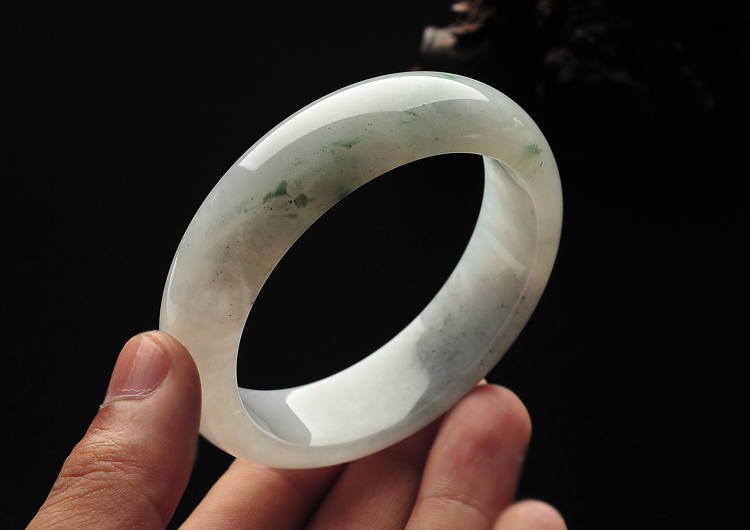 糯冰种略飘花手镯（58.5mm）