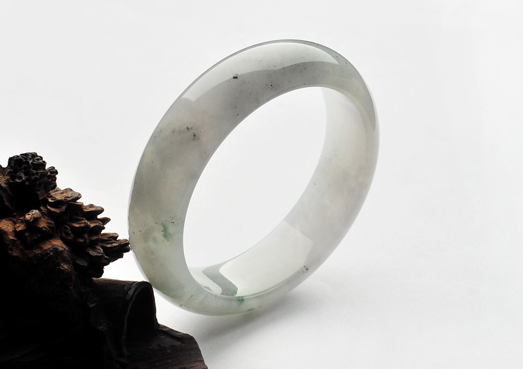 糯冰种略飘花手镯（58.5mm）