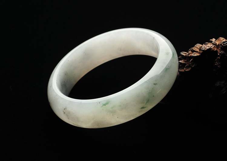 糯冰种略飘花手镯（58.5mm）