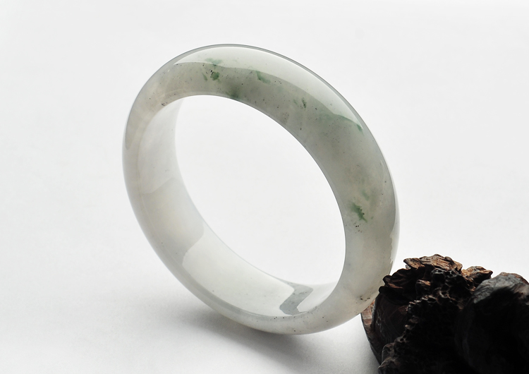 糯冰种略飘花手镯（58.5mm）