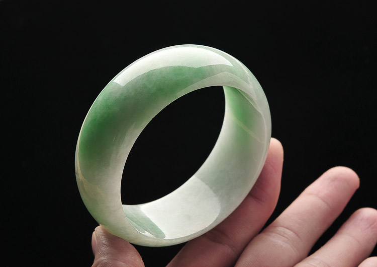 糯冰种飘翠手镯（57.9mm）