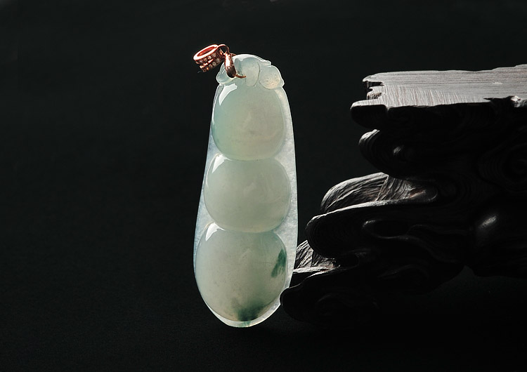 糯冰种飘花四季豆挂件