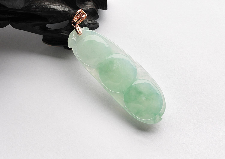 糯冰种晴水四季豆挂件
