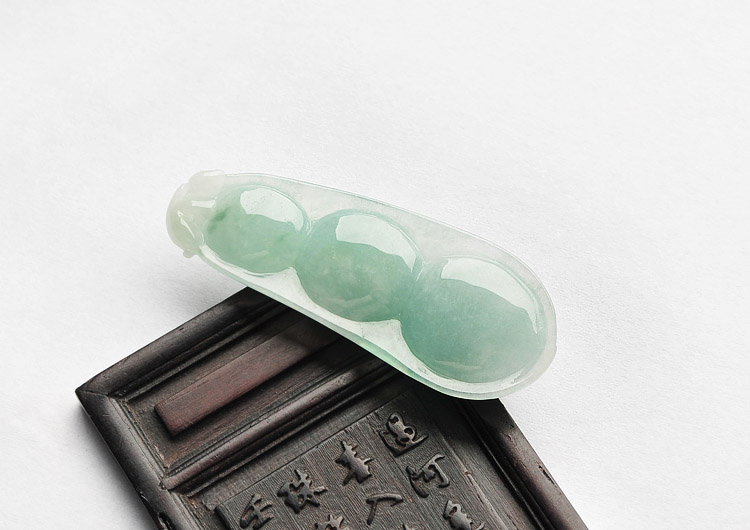 糯冰种晴水四季豆挂件