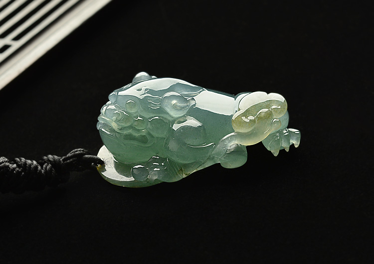 冰种晴水略带黄翡貔貅挂件