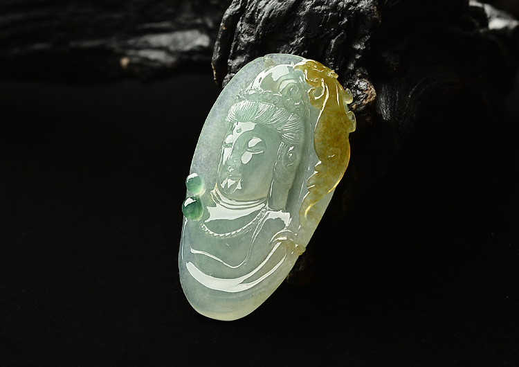 冰种黄翡略飘花观音头挂件