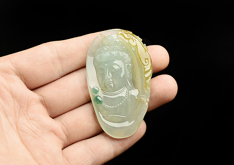 冰种黄翡略飘花观音头挂件