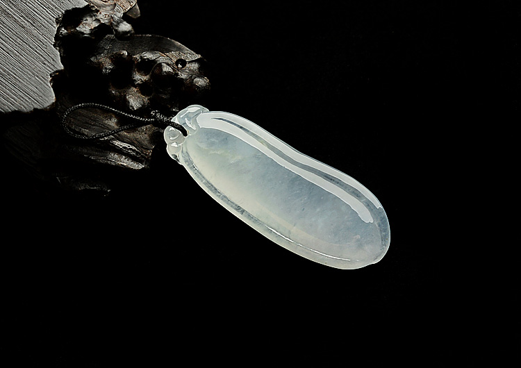 冰种略飘花福瓜挂件