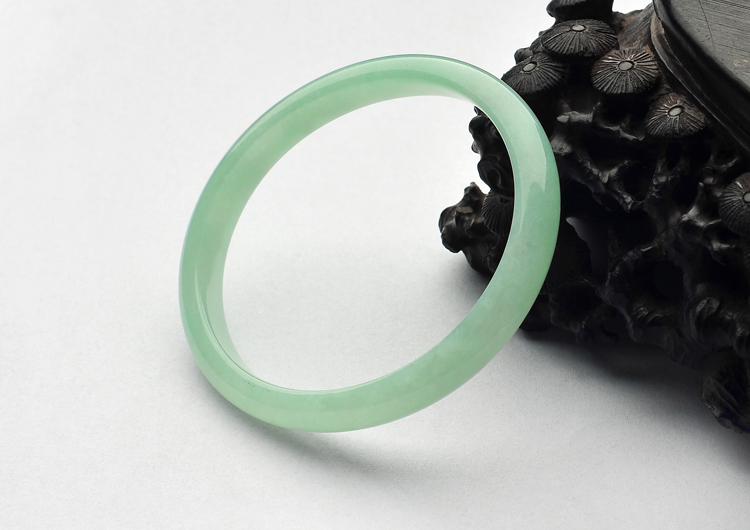 糯冰种豆色贵妃镯（54mm-47.4mm）