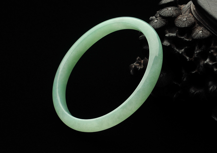 糯冰种豆色贵妃镯（54mm-47.4mm）