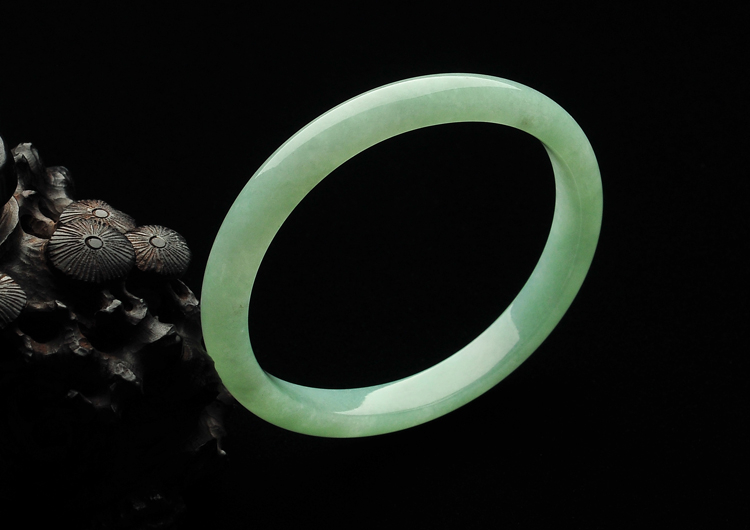 糯冰种豆色贵妃镯（54mm-47.4mm）
