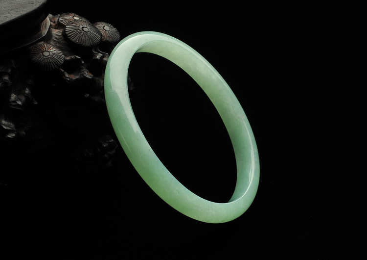 糯冰种豆色贵妃镯（54mm-47.4mm）