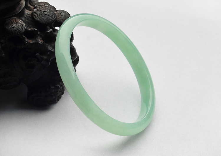 糯冰种豆色贵妃镯（54mm-47.4mm）