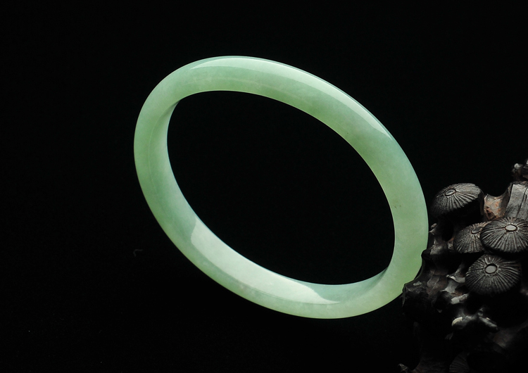 糯冰种豆色贵妃镯（54mm-47.4mm）