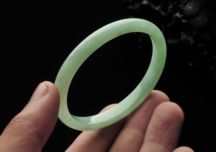 糯冰种豆色贵妃镯（54mm-47.4mm）