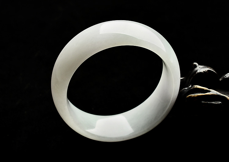 糯冰种淡晴水手镯(57.9mm)