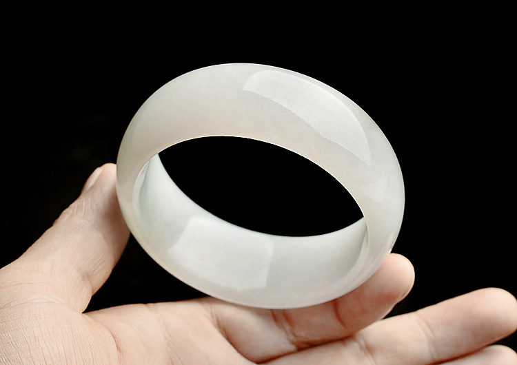 糯冰种淡晴水手镯(57.9mm)