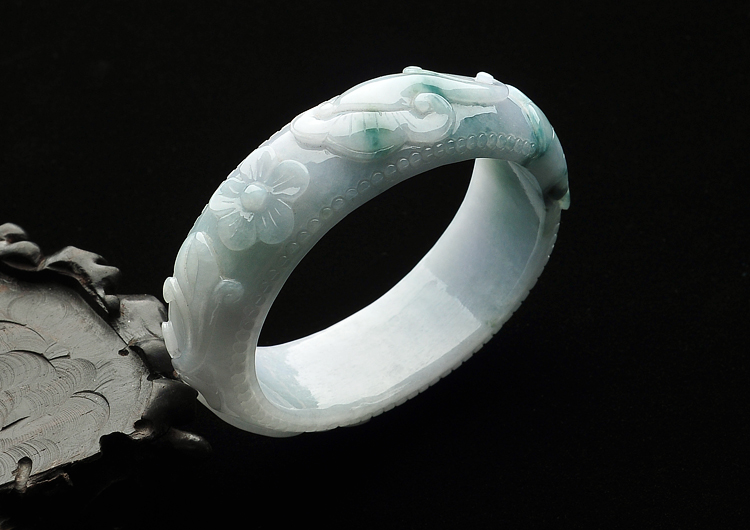糯冰种飘花雕花贵妃手镯(53mm-45.2mm)
