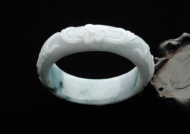 糯冰种飘花雕花贵妃手镯(53mm-45.2mm)