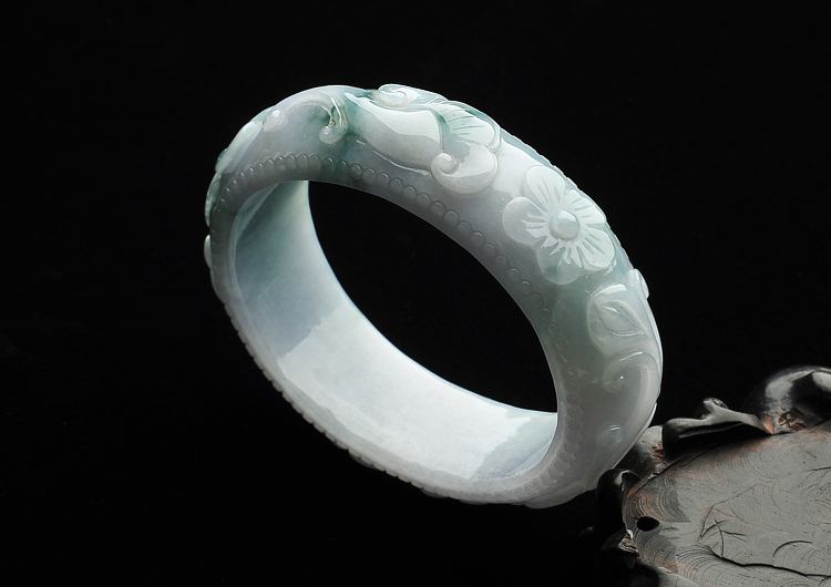 糯冰种飘花雕花贵妃手镯(53mm-45.2mm)