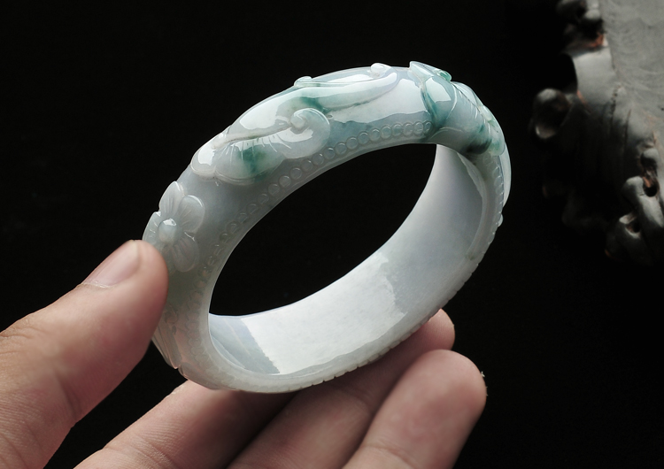 糯冰种飘花雕花贵妃手镯(53mm-45.2mm)