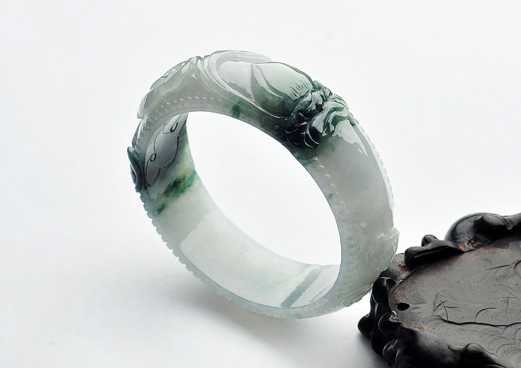糯冰种飘花雕花手镯(54.1mm)