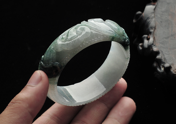 糯冰种飘花雕花手镯(54.1mm)