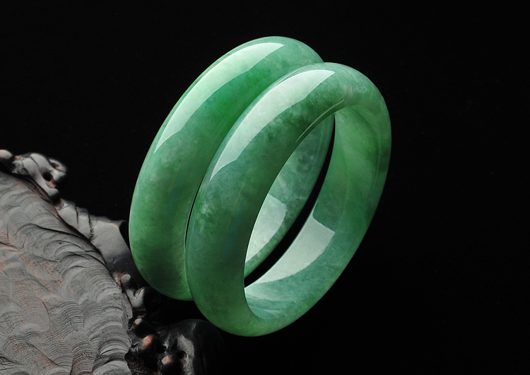 (超值推荐)糯冰种豆绿手镯(58mm-59.2mm)(一对)
