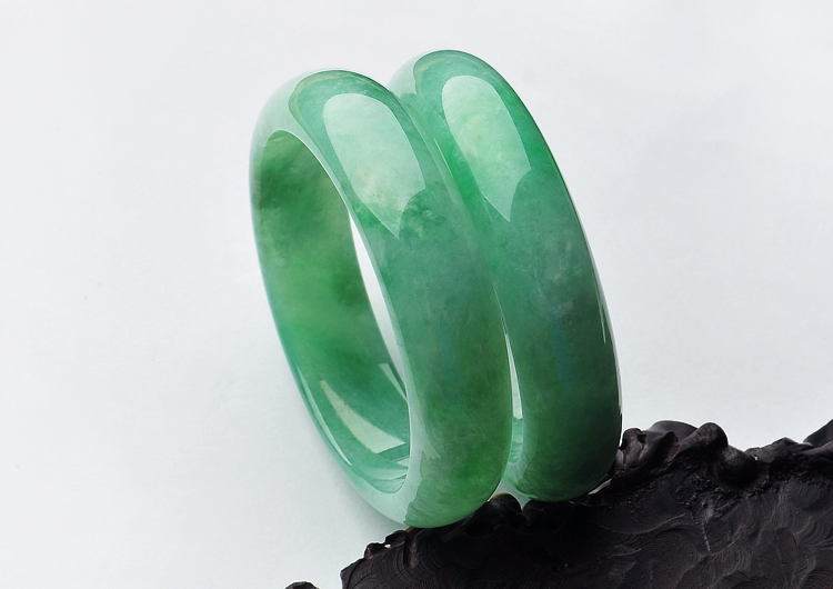 (超值推荐)糯冰种豆绿手镯(58mm-59.2mm)(一对)