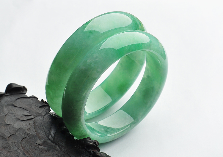 (超值推荐)糯冰种豆绿手镯(58mm-59.2mm)(一对)