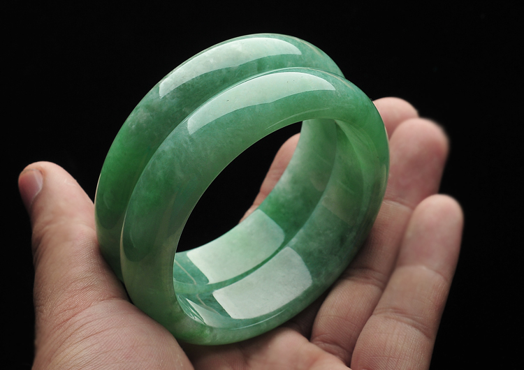 (超值推荐)糯冰种豆绿手镯(58mm-59.2mm)(一对)