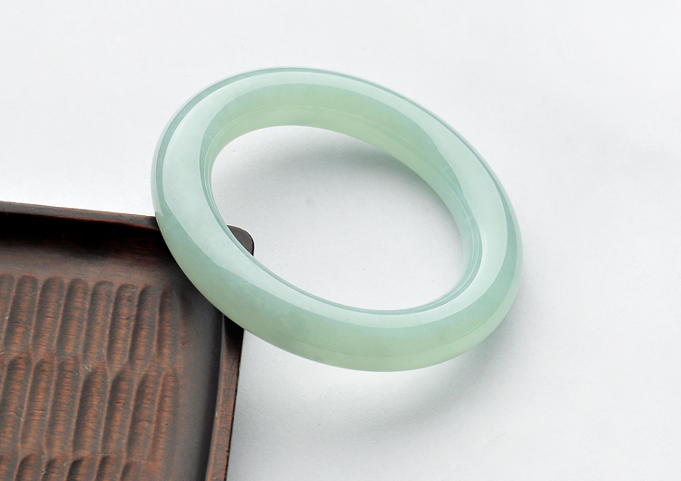 糯冰种晴水圆条手镯(55.1mm)