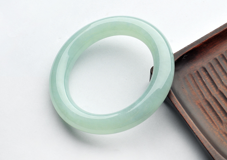 糯冰种晴水圆条手镯(55.1mm)