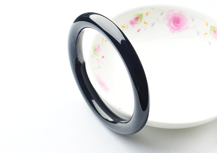 细糯种墨翠圆条手镯(58.5mm)