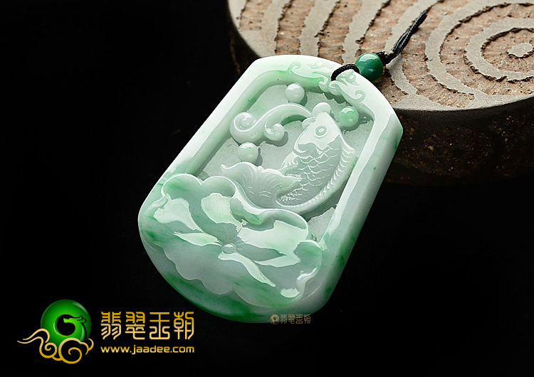 糯冰种飘翠年年有余挂件